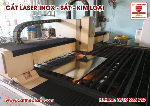 So sánh 2 công nghệ cắt kim loại bằng laser và tia nước